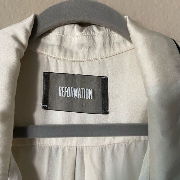 Reformation White Top Button Down Shirt Silky Size XS - Picture 8 of 8